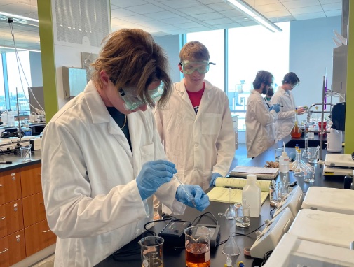 Students in chemistry lab